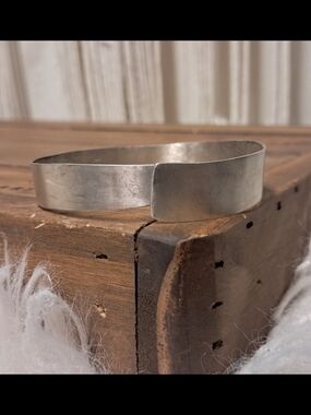 Vintage 925 Sterling Silver Minimalist Wide Bypass Ribbon Cuff Bracelet Banglex